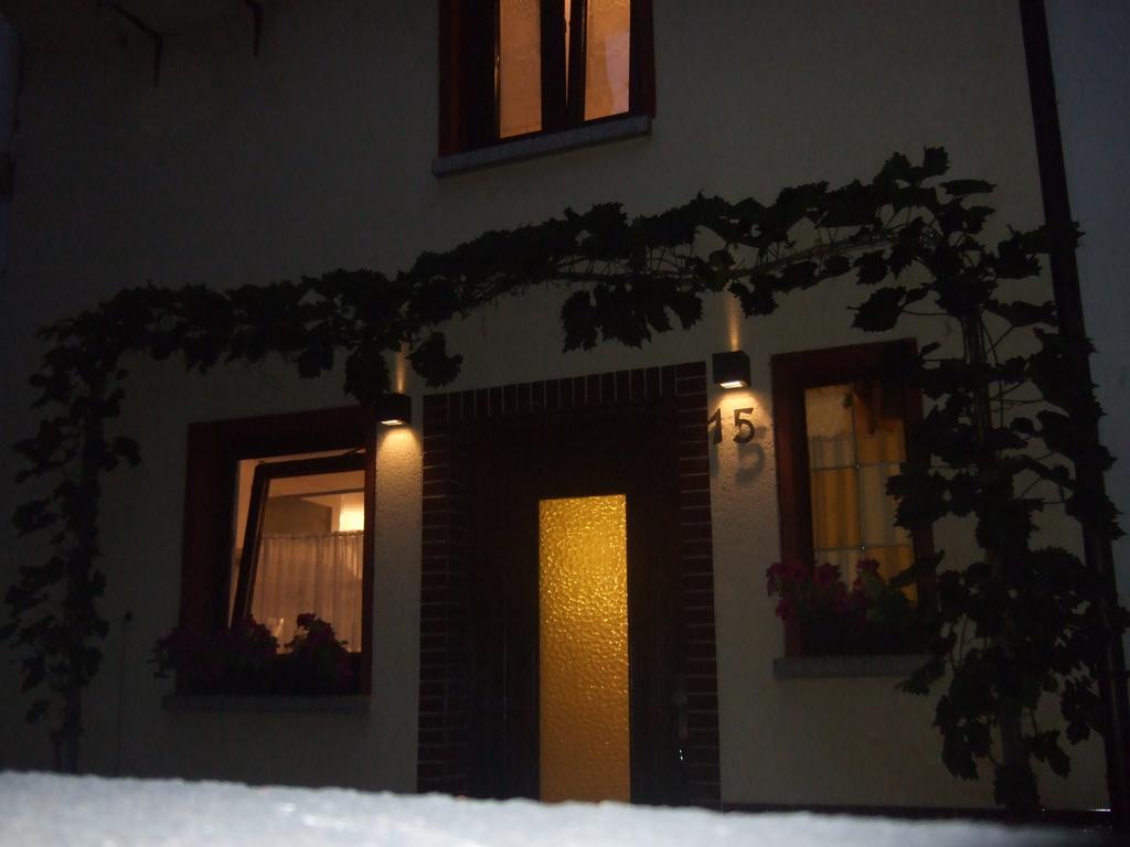 Kleines Winzerhauschen Villa Bremm Bilik gambar