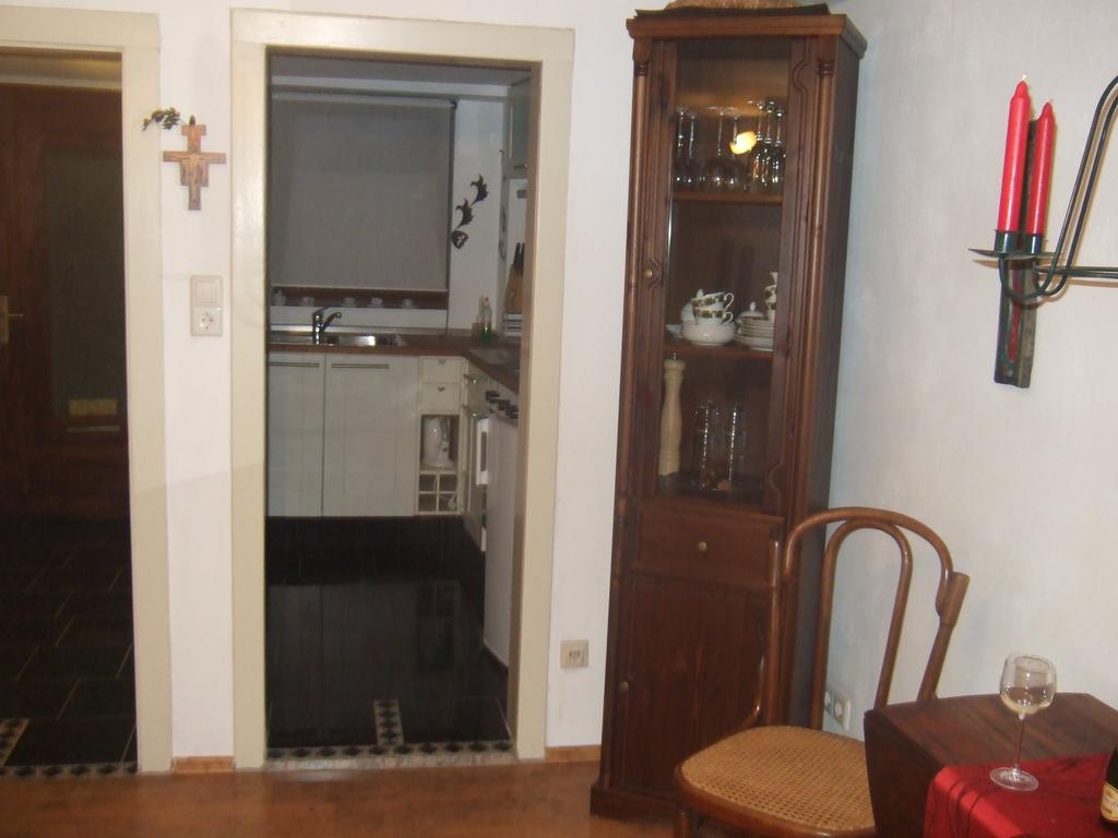 Kleines Winzerhauschen Villa Bremm Bilik gambar